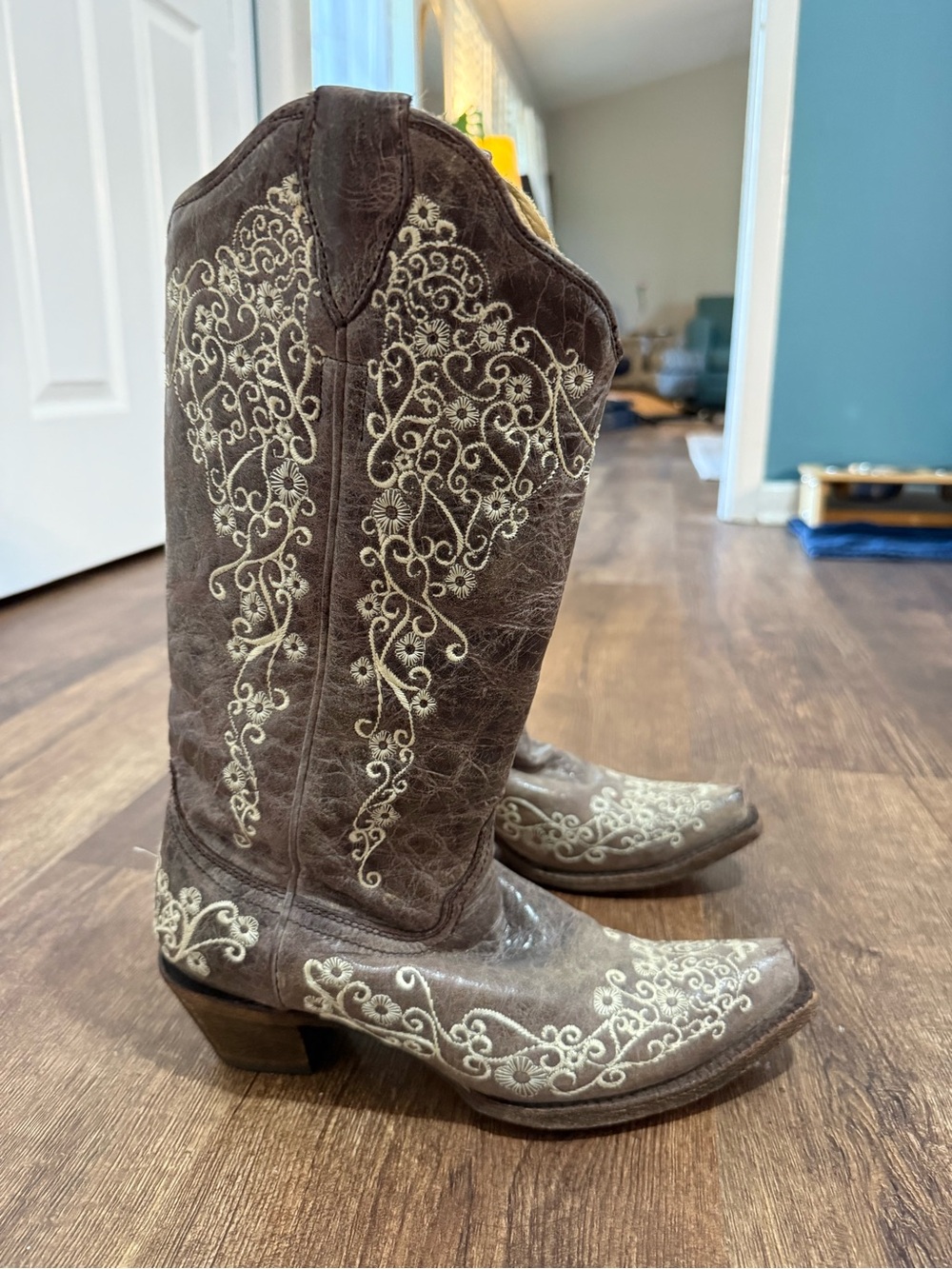Corral Women's Brown Embroidered Western Boots